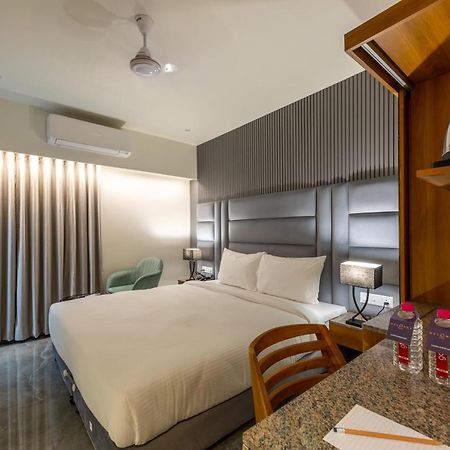 Hotel Nalanda Ahmedabad Buitenkant foto
