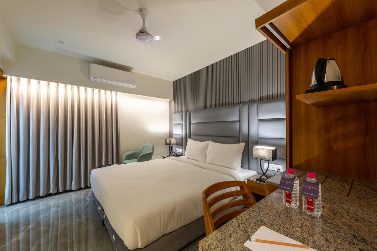 Hotel Nalanda Ahmedabad Buitenkant foto